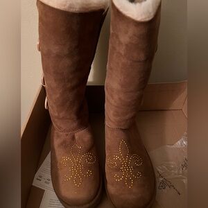 Ugg size 9 boot Cheyenne color